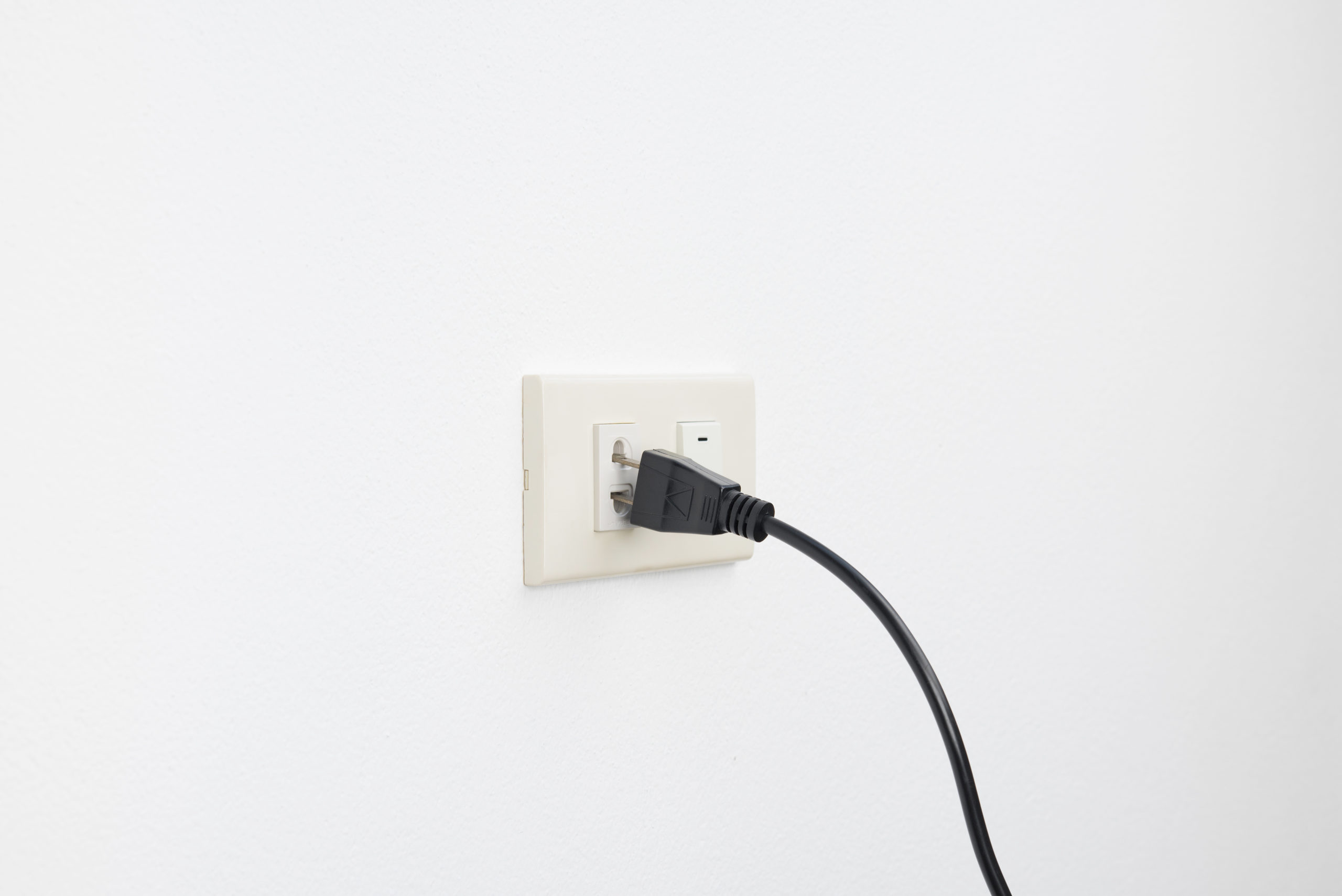 Plug fall out of outlets, loose plug